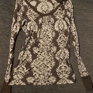3/$20 Vintage Y2K Buckle brown grey damask long sleeve T-shirt